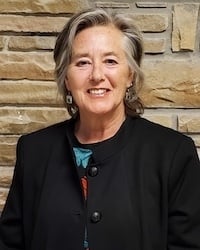 Headshot of Laura Dykes