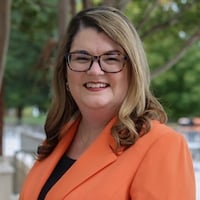 Headshot of Knoxville lawyer Carol Anne Long